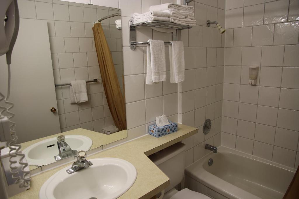 Waterfront Inn ペンティクトン 部屋 写真