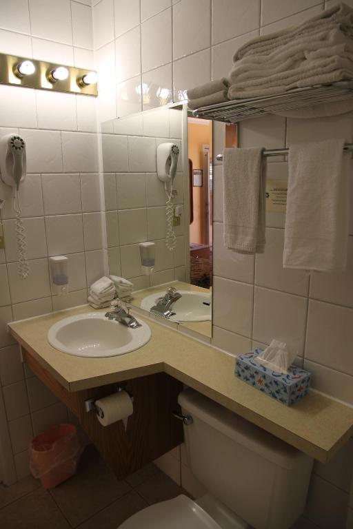 Waterfront Inn ペンティクトン 部屋 写真