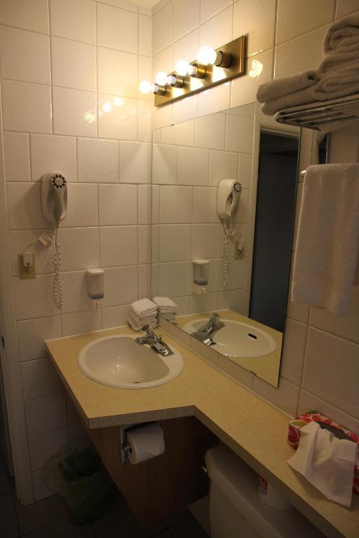 Waterfront Inn ペンティクトン 部屋 写真