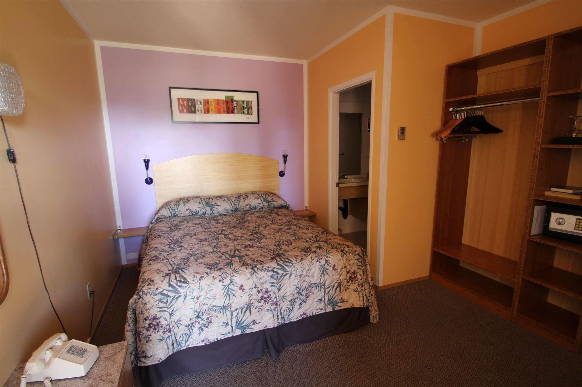 Waterfront Inn ペンティクトン エクステリア 写真